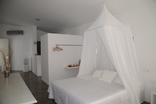 Una noche en junior suite con desayuno para 2 en La Maga Rooms en Xàtiva (Valencia)