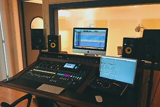 Una grabación de una canción para 1 en Distac Studio en Barcelona