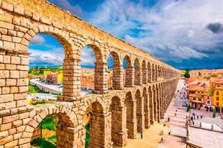 Un tour panorámico en autobús para 2 en City Sightseeing Segovia en Segovia