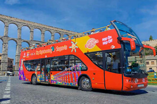 Un tour panorámico en autobús para 2 en City Sightseeing Segovia en Segovia