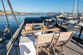 Una noche en una casa flotante para 2  en Casa Flotante Sanxenxo en Sanxenxo (Pontevedra)