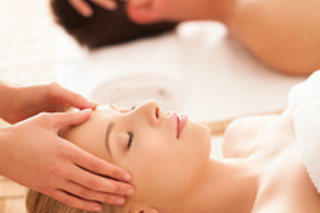 Un tratamiento facial para 2 en Centro de Estética María del Mar Román en Valladolid