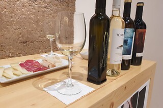 Una visita guiada, degustación y museo de Arte para 3 en Virgen de las Viñas en Tomelloso (Ciudad Real)