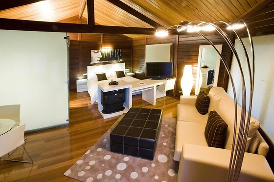 Una noche en bungalow suite con cena para 2 en Complejo la Cigüeña en Arganda del Rey (Madrid)