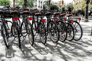 Un tour privado con delivery en bicicleta classic para 2 en Delivery Bikes BCN en Calella (Barcelona)