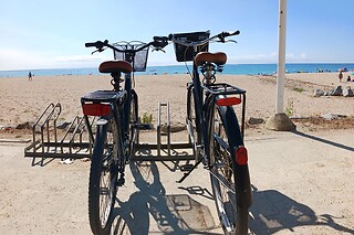 Un tour privado con delivery en bicicleta classic para 2 en Delivery Bikes BCN en Calella (Barcelona)