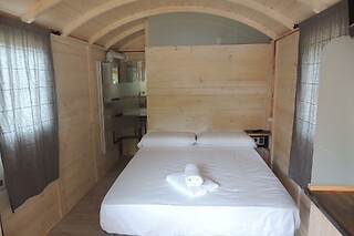 Dos noches en bungalow vagón de tren con desayunos para 2 adultos y 1 niño en Camping Alguer - Bungalow Vagón de tren en Les Planes D´Hostoles (Girona)