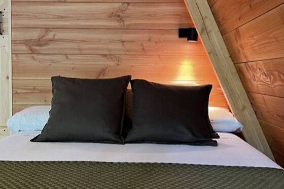Una noche con desayuno en la cabaña para 2 adultos y 1 niño Camping Alguer - Tienda Glamping Nima en  Les Planes D´Hostoles (Girona)