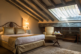 Una noche con desayuno para 2 en Hotel Casa del Marqués***** en Santillana del Mar (Cantabria)