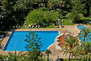 Una noche con desayuno para 2 adultos y 1 niño en Hotel Intur Orange**** en Benicássim (Castellón)