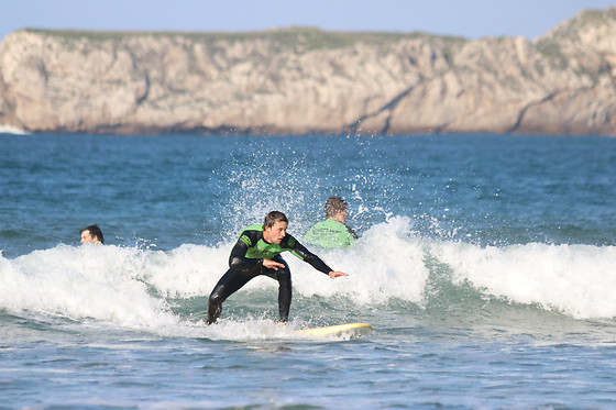 Clase privada de surf o paddle surf en Suances (Cantabria)