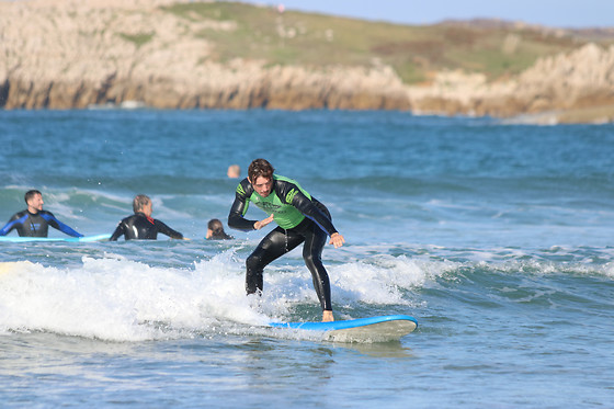 Clase privada de surf o paddle surf en Suances (Cantabria)