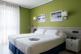 Dos noches con desayunos para 2 en Hotel Miracielos*** en Llanes (Asturias)