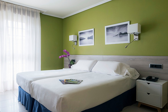 Dos noches con desayunos para 2 en Hotel Miracielos*** en Llanes (Asturias)