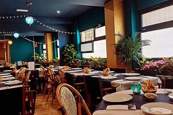 Una cena con show oriental para 2 en Restaurante Árabe Luz de Luna en Alicante