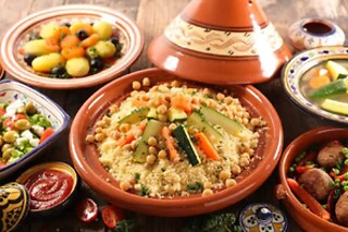 Una cena con show oriental para 2 en Restaurante Árabe Luz de Luna en Alicante