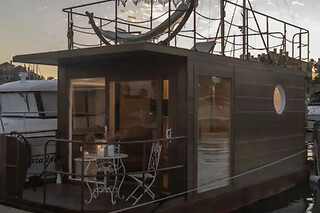 Una noche en una casa flotante para 3 en La Maison de la Mer en Sotogrande (Cádiz)