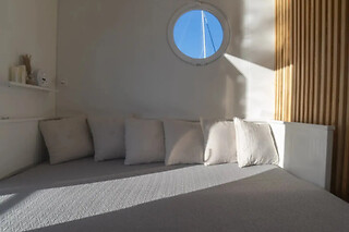 Una noche en una casa flotante para 3 en La Maison de la Mer en Sotogrande (Cádiz)