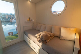 Una noche en una casa flotante para 3 en La Maison de la Mer en Sotogrande (Cádiz)