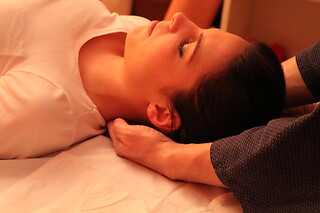 Un masaje relajante de cuello y cabeza para 1 en Centro de Shiatsu Ki Kai en Madrid