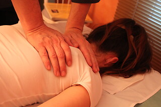 Un masaje relajante de cuello y cabeza para 1 en Centro de Shiatsu Ki Kai en Madrid