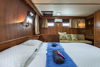 Una noche en barco para 2 en Barco Hotel Barcelona en Sant Adrià de Besòs (Barcelona)