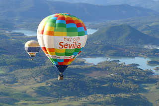 Un vuelo en globo para 1 adulto y 1 niño en Gloobo en Guadix (Granada)