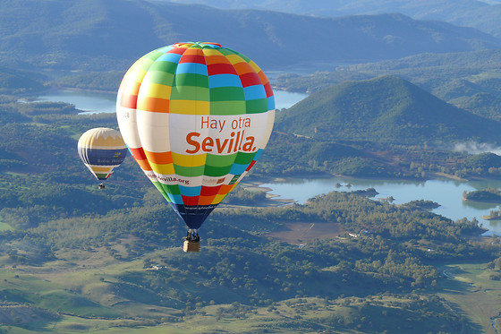 Un vuelo en globo para 1 adulto y 1 niño en Gloobo en Guadix (Granada)