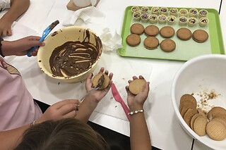 Un taller lúdico con chocolate para 2 en Taller de Chocolate en Barcelona