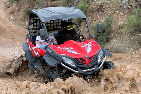 Un alquiler de buggy para 2 en Alonis Jet 4x4 en Cilanco (Albacete)