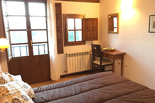 Dos noches con desayunos para 2 en Apartamentos El Cardeo en La Revilla (Cantabria)