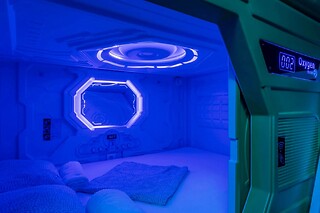 Una noche en cápsula para 2 en Oxygen Hostel Cápsula en Madrid