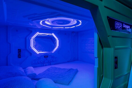 Una noche en cápsula para 2 en Oxygen Hostel Cápsula en Madrid