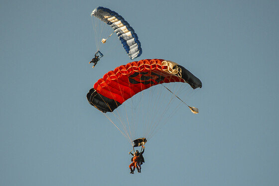 Un vuelo panorámico sobre la ciudad de León y caída libre para 1 en Skydive León en Chozas de Abajo (León)