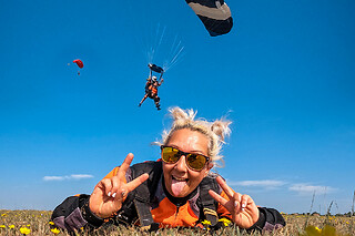 Un vuelo panorámico sobre la ciudad de León y caída libre para 1 en Skydive León en Chozas de Abajo (León)
