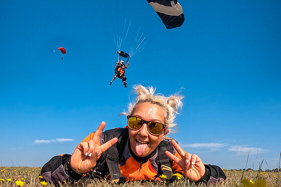 Un vuelo panorámico sobre la ciudad de León y caída libre para 1 en Skydive León en Chozas de Abajo (León)