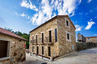 Una noche con desayuno para 2 adultos y 1 niño en Pensión*** O Relax Do Río en Muxía (A Coruña)