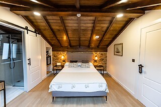 Una noche con desayuno para 2 adultos y 1 niño en Pensión*** O Relax Do Río en Muxía (A Coruña)