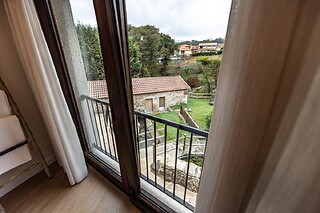 Una noche con desayuno para 2 adultos y 1 niño en Pensión*** O Relax Do Río en Muxía (A Coruña)