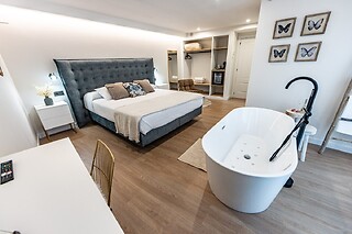 Una noche con desayuno para 2 adultos y 1 niño en Pensión*** O Relax Do Río en Muxía (A Coruña)