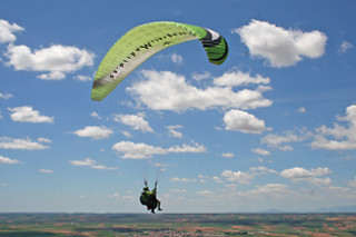 Vuelo en parapente biplaza en Alarilla (Guadalajara)