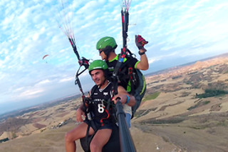Vuelo en parapente biplaza en Alarilla (Guadalajara)