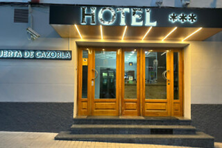 Dos noches con desayunos y comida o cena para 2 en Hotel Puerta de Cazorla** en Cazorla (Jaén)