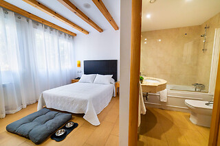 Dos noches con desayunos y comida o cena para 2 en Hotel Puerta de Cazorla** en Cazorla (Jaén)
