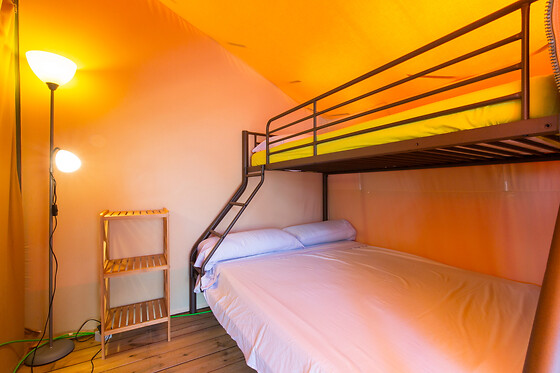 Dos noches con desayunos para 2 adultos y 2 niños en Tienda Victoria - Camping el Far en Calella (Barcelona)