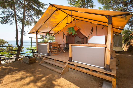 Dos noches con desayunos para 2 adultos y 2 niños en Tienda Victoria - Camping el Far en Calella (Barcelona)