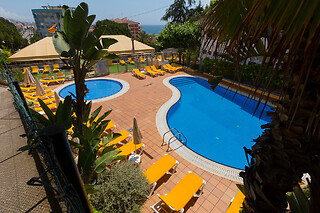 Dos noches con desayunos para 4 en Tienda Kenya - Camping el Far en Calella (Barcelona)