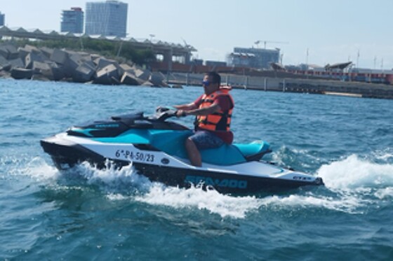 Una experiencia de moto de agua para 1 en Jetsky Luxury en Sant Adrià de Besòs (Barcelona)