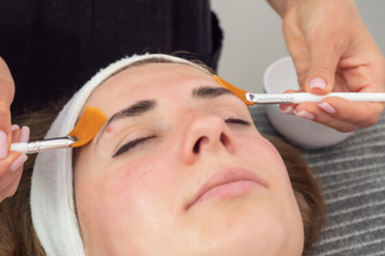 Un tratamiento facial flash luminosidad para 1 en Upsala Estética Avançada en Barcelona