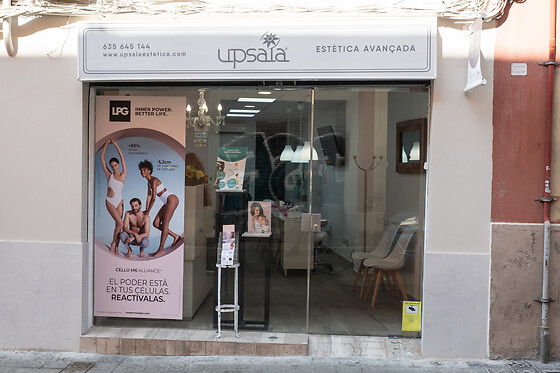 Un tratamiento facial flash luminosidad para 1 en Upsala Estética Avançada en Barcelona
